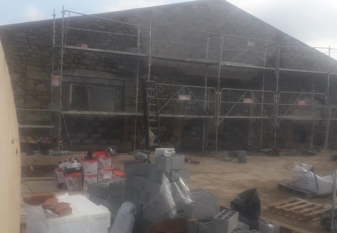 Modification des ouvertures pour création des fenêtre de la maison.