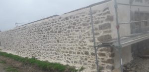 Jointage des pierres avec enduit à la Chaux